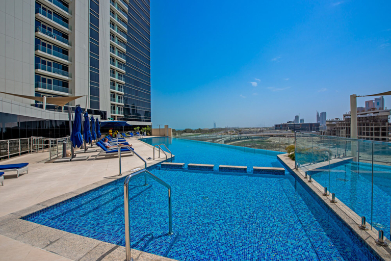 Sport & Beauty 3, Maison Privee - Chic Coastal Escape w/ Sea Views on Palm Entry, Dubai