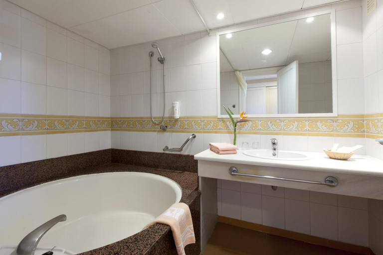 Bathroom 4, Vera Playa Club Hotel, Almería