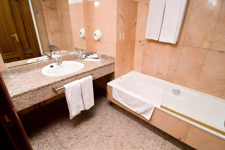 Bathroom 3, Chess Hotel Europa, Albacete