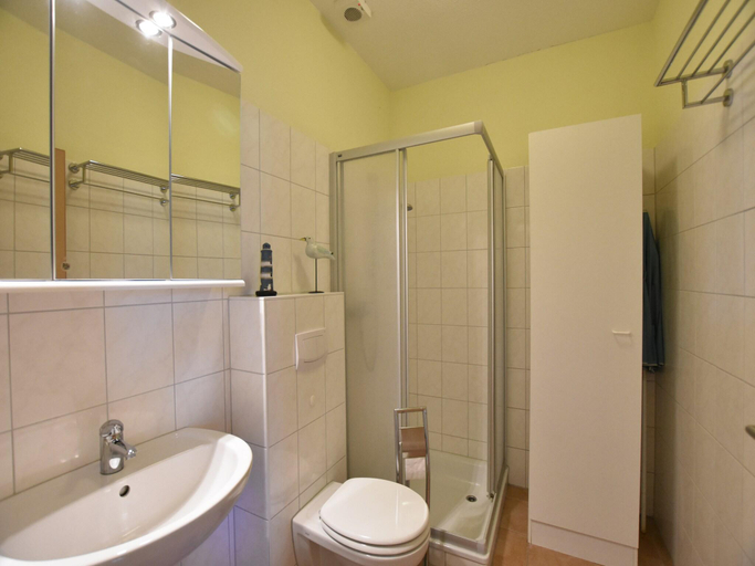 Bathroom 3, Gemutliches Appartement in Zierow mit Aussenkamin, Nordwestmecklenburg