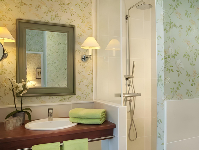Bathroom 2, Gradlon, Finistère