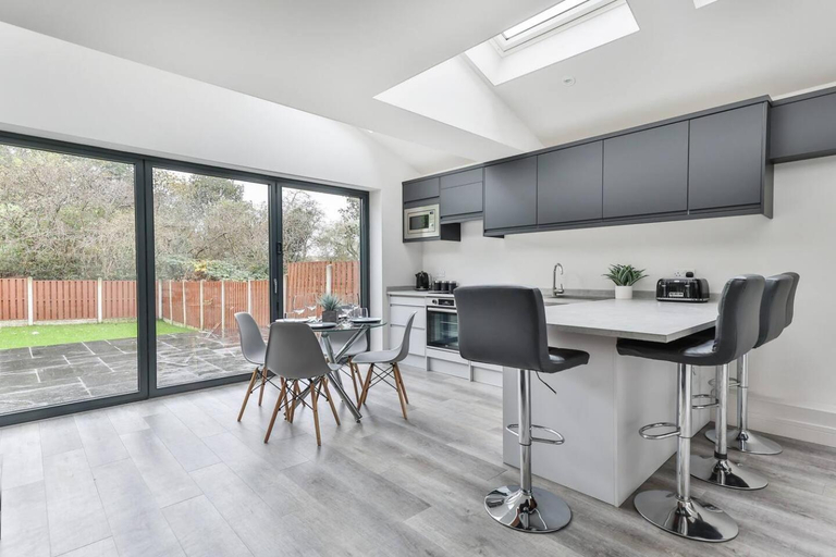 Others 2, Spacious, Modern 2 Bed Apartment With Ensuites, Sheffield