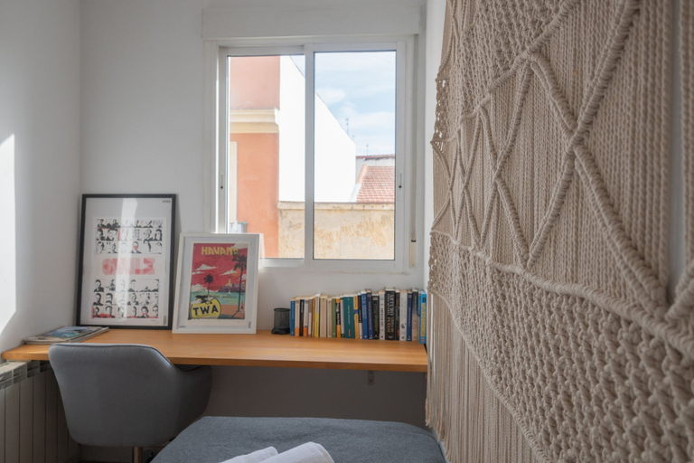 Room 2, M Pri103 Primavera Urbana, Madrid