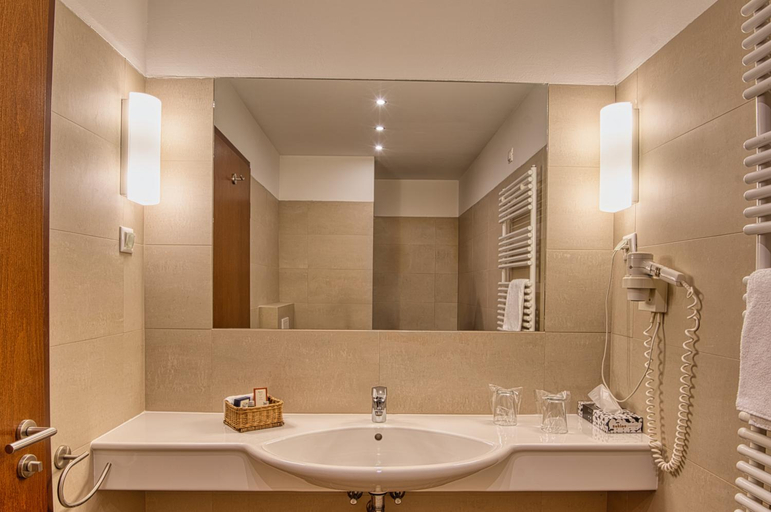 Bathroom 5, Tisza Balneum Hotel, Tiszafüred