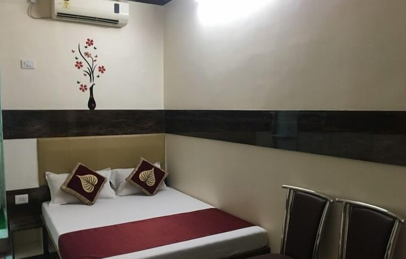 Bedroom 4, Hotel Golden Plaza, Mumbai Suburban