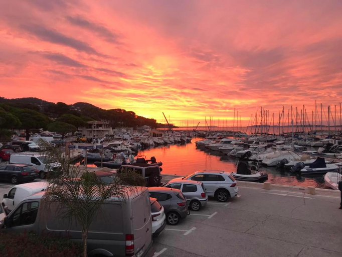 2, Bord de mer aux Pins Penches, Var