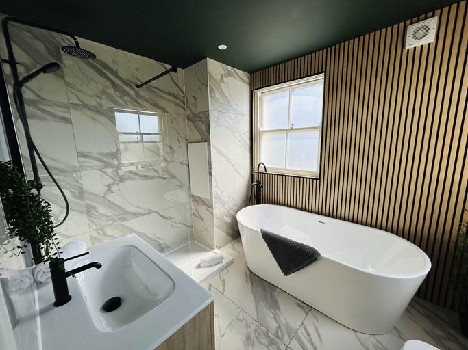 Bathroom 5, Hove Alone 4 By My Getaways, Brighton and Hove
