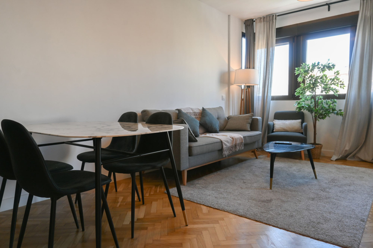 Room 2, M Sil27 Bonito Apartamento de dos Dormitorios a, Madrid
