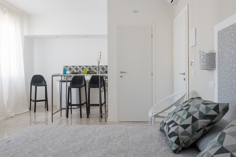 Room 4, Crispi Mono Comfort 6 - Locazione, Syracuse