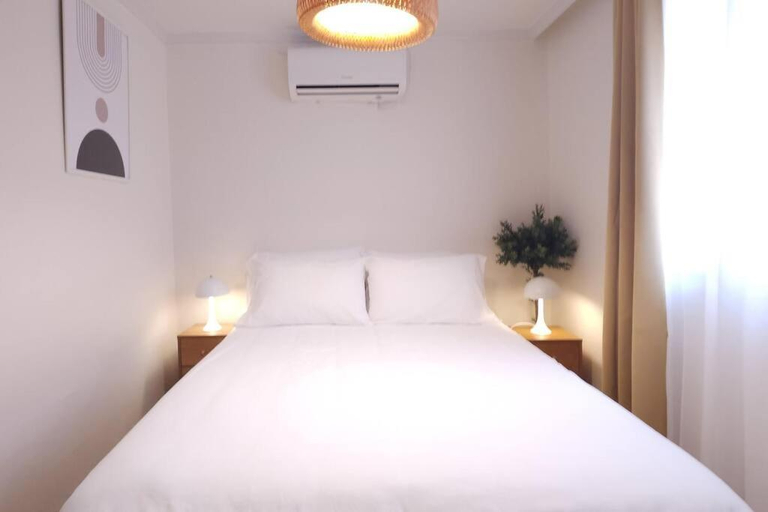 Bedroom 2, 바람 연남 White Linen House 2br, Mapo