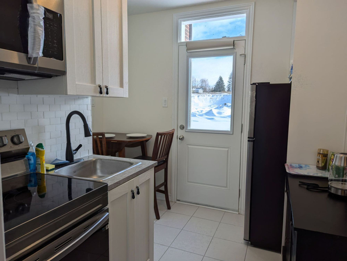 Room 4, Chic 2BR House Newly Renovated Central Spot, Peterborough