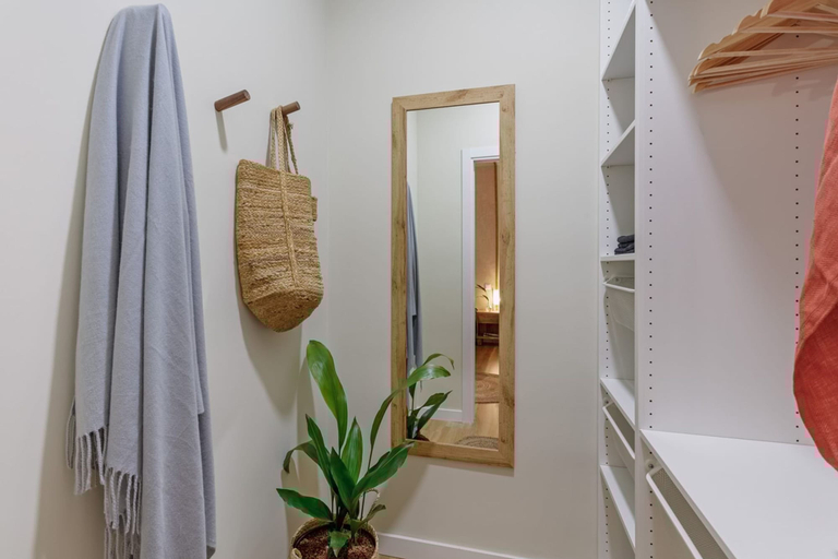 Room 3, Rupat - 3 Bedrooms in Trafalgar, Madrid