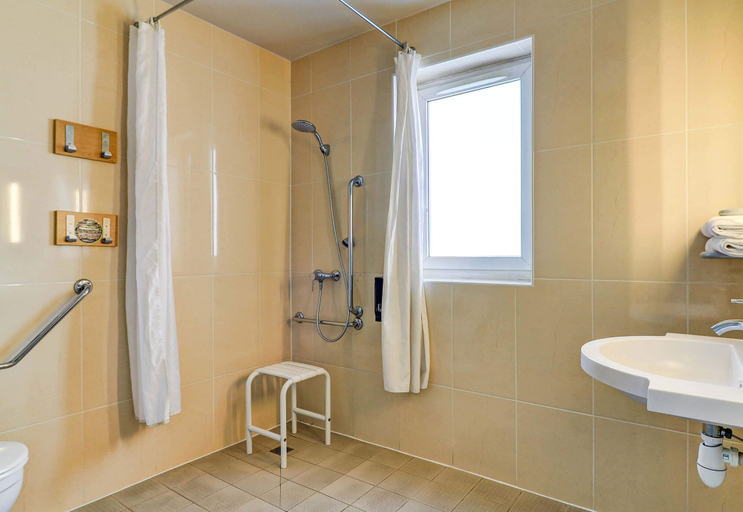 Bathroom 3, B&B HOTEL DIJON Nord, Côte-d'Or