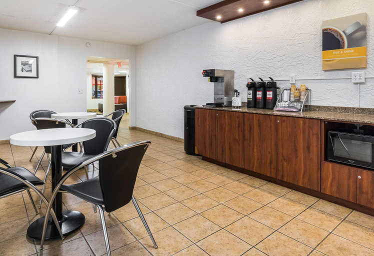 Food & Drinks 5, Motel 6 Prospect Heights, Il GA, Cook