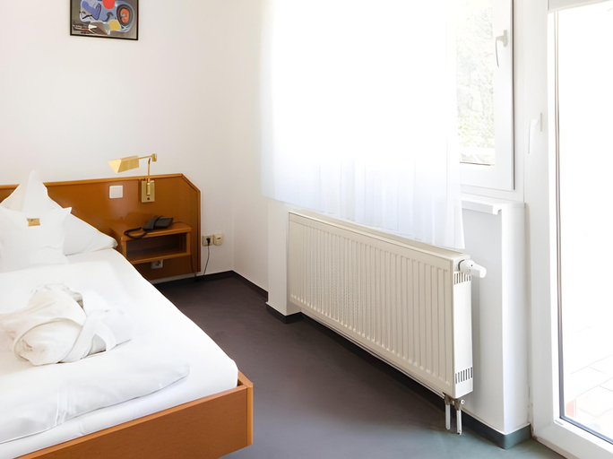 Bedroom 3, Hotel Roemerstein, Mainz