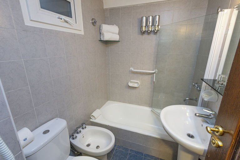 Bathroom 3, Hotel Carlos V Patagonia, Bariloche