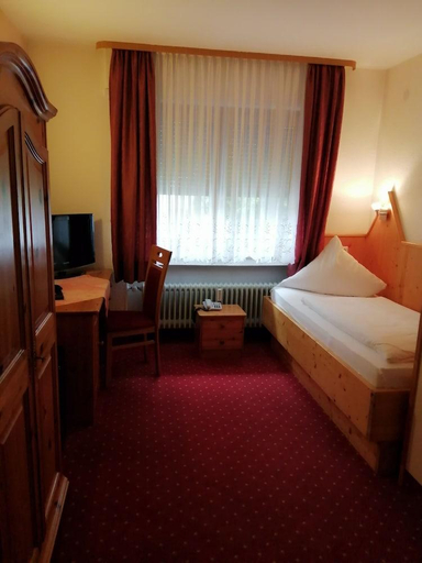 Bedroom 3, Hotel am Kurpark, Waldshut