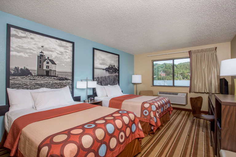 Bedroom, Super 8 by Wyndham Houghton, Lake Superior