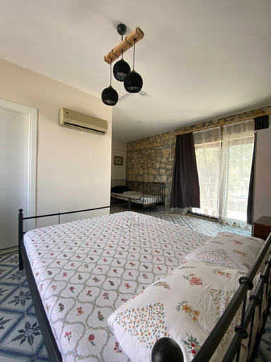 Bedroom 5, Nur Karen Taş Konak, Dikili