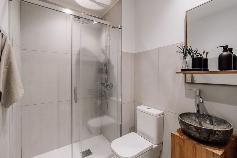 Room 3, Xook - 2 Bedrooms in Almagro, Madrid