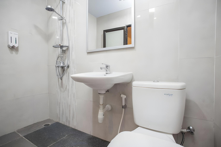 Bathroom 13