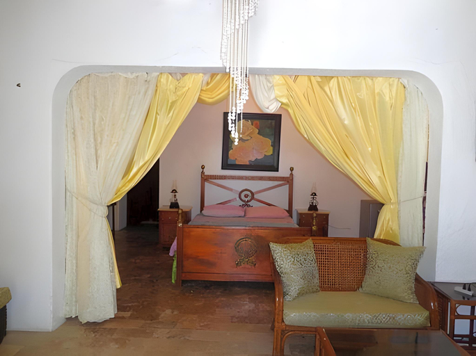 Bedroom 2, White Castle Hotel and Resort, Lian