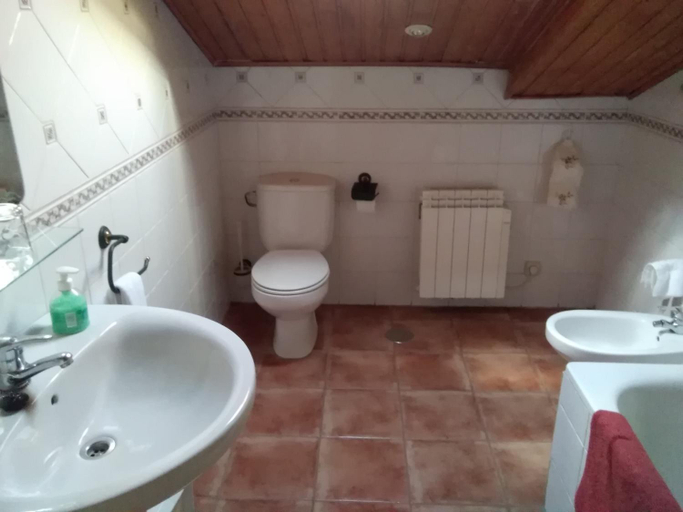 Bathroom 2, Caseron Trastamara, Madrid