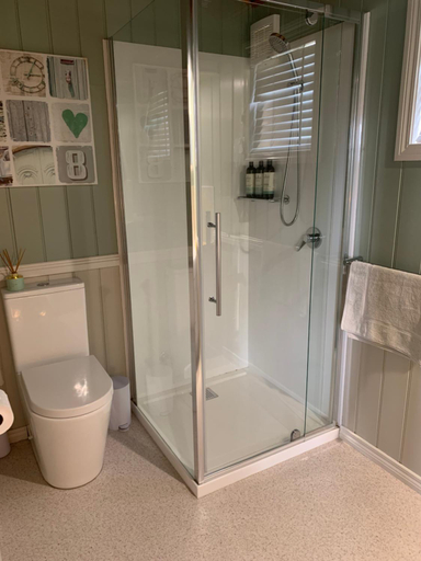Bathroom, Hazelcreek Cottages, West Tamar - Pt B