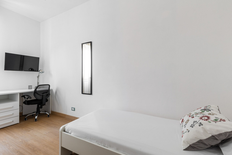 Bedroom 3, Bologna city center view by Wonderful Italy, Bologna