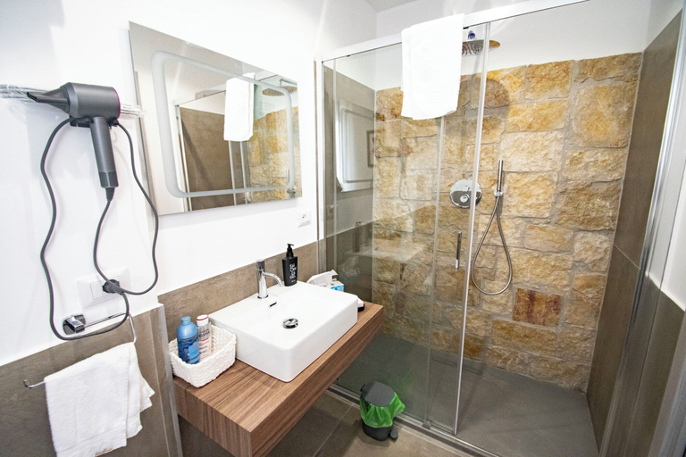 Bathroom 2, my Vesta Suites, Foggia