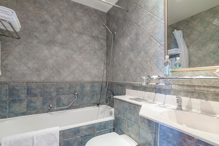 Bathroom 4, Ukraina Hotel, Shevchenkivs'kyi