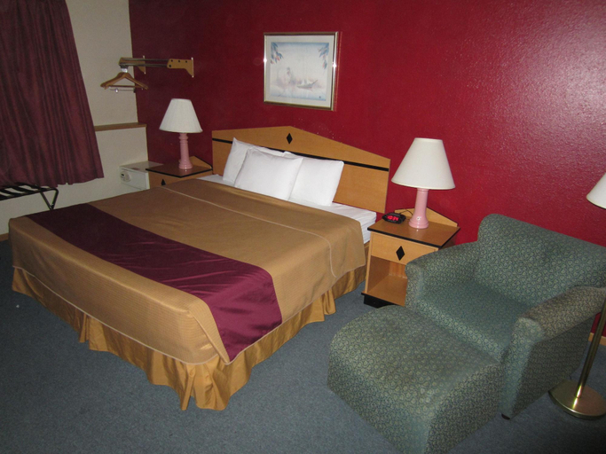 Bedroom 4, Econo Lodge, Harvey