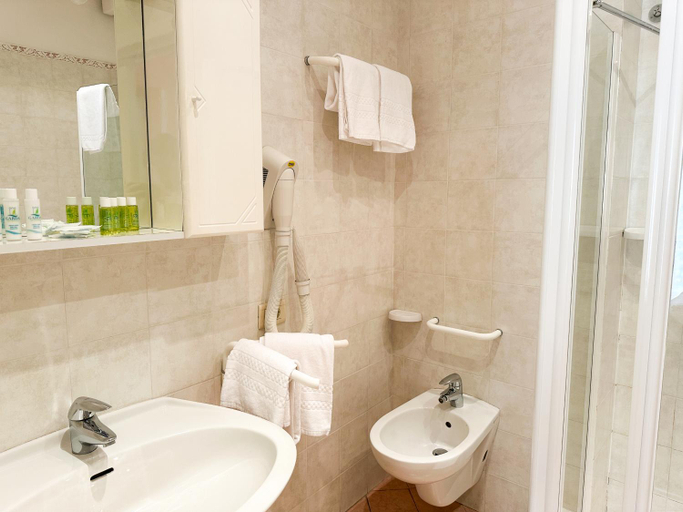 Bathroom, Bristol, Trento