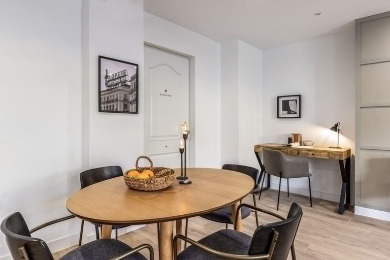 Room 5, Combre - 1 Bedroom With Pool in Castilla, Madrid