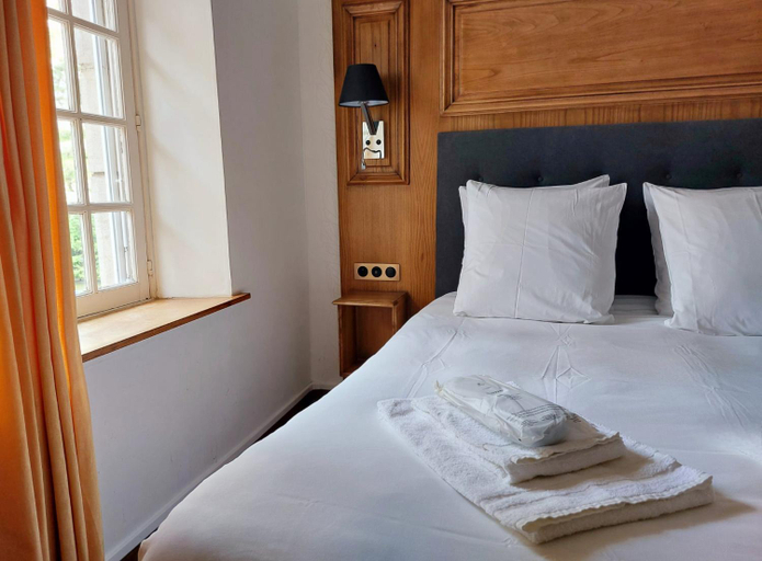 Bedroom 2, Hotel-Restaurant Le Manoir De Montesquiou, Lozère