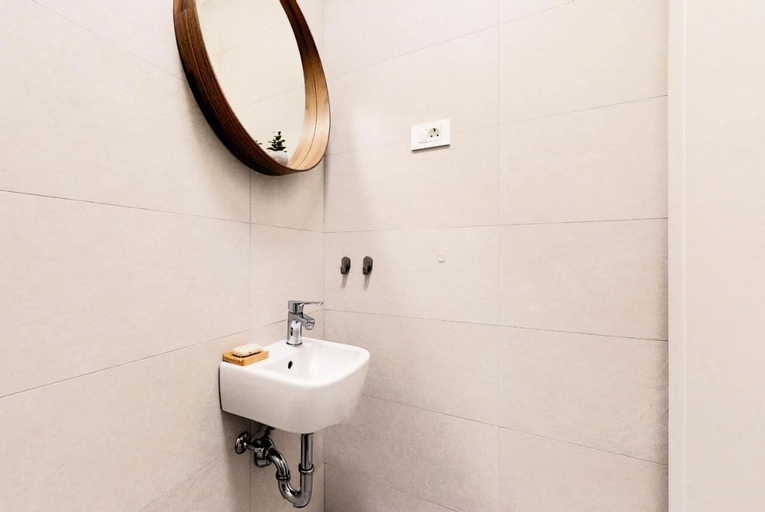 Bathroom 3, Mika's 2-Bedroom Seaview Flat & Parking, Split