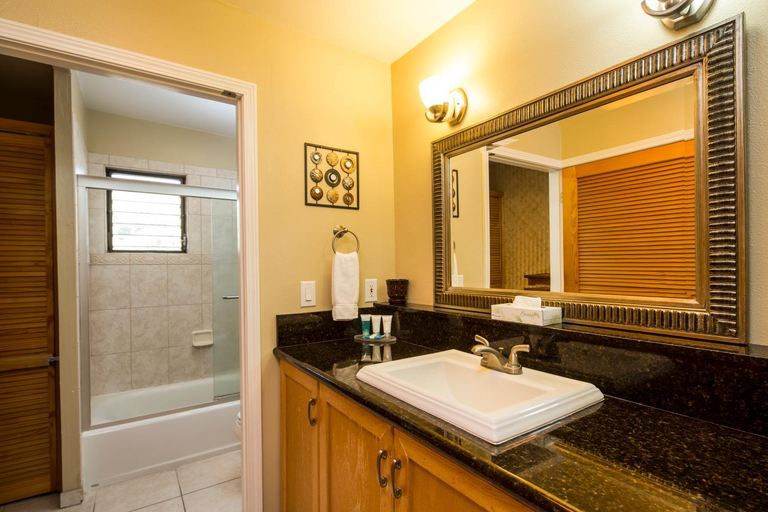Bathroom 2, Castle Kona Bali Kai, Hawaii