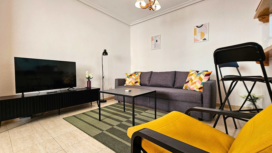 Room 2, Happy Holidays by Bookaparadise, Alicante