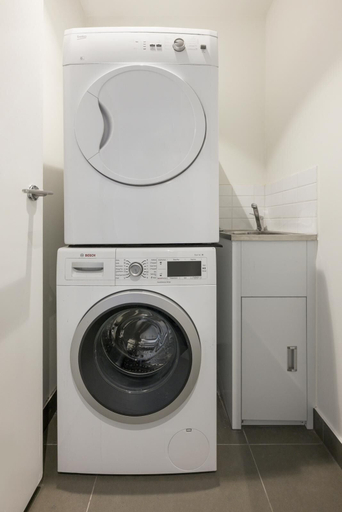 Bathroom 2, Spectacular Three Bedroom Suite, Melbourne