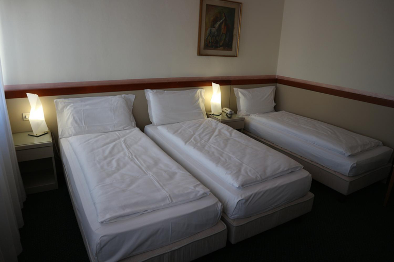 Bedroom 3, Bristol, Trento