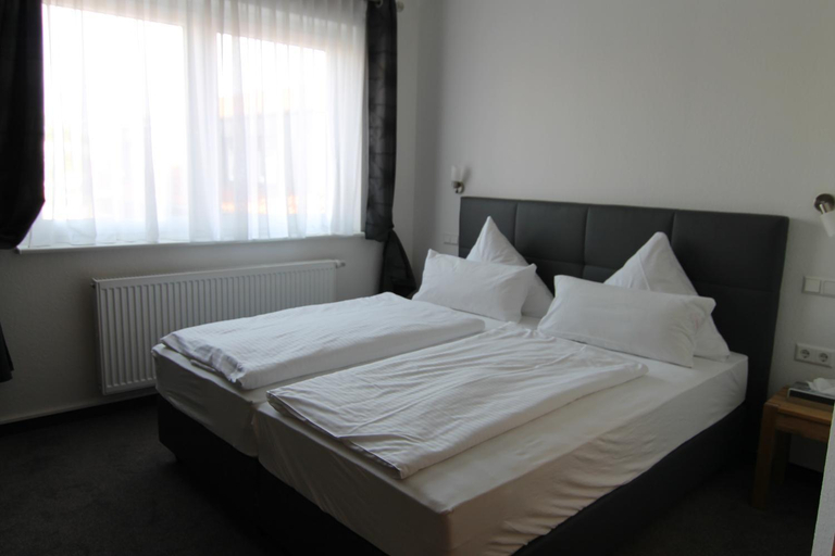 Bedroom, Hotel & Restaurant Blume, Wolfsburg