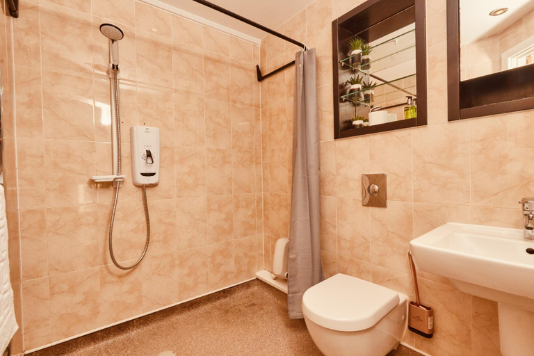 Bathroom, Central Leeds Dock Apt&Free Secure Parking! 2 Bed, Leeds