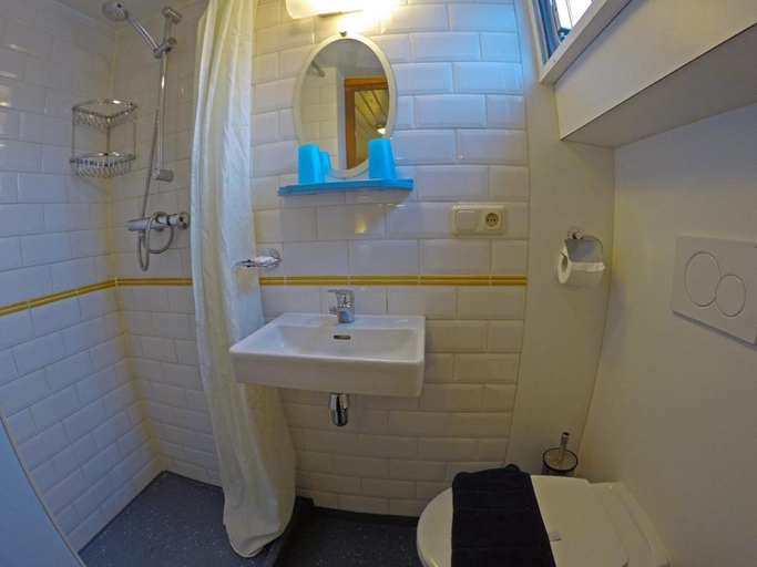 Bathroom 3, Botel Elodie, Amsterdam