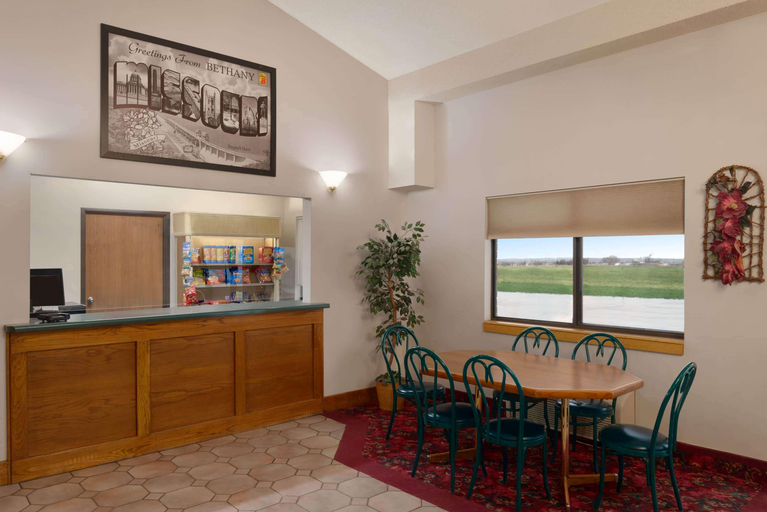 Public Area 2, Super 8 by Wyndham Bethany MO, Harrison