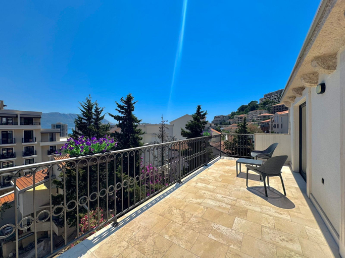 Others 4, Sunny Bay Apartments