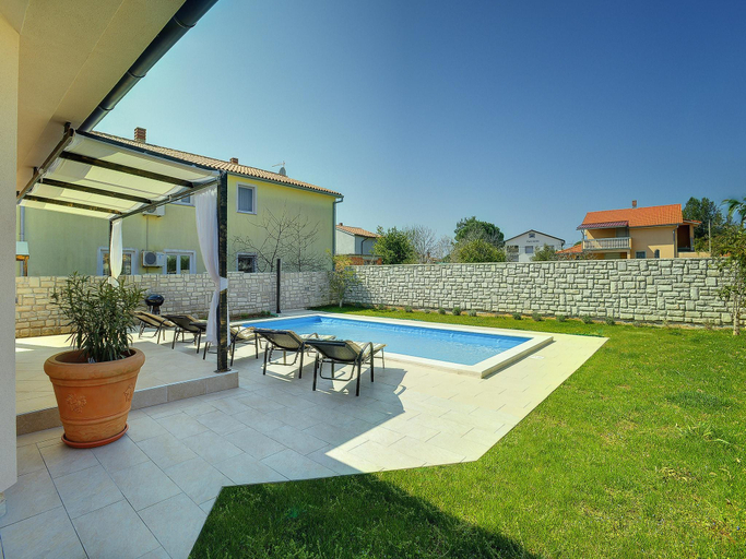 Sport & Beauty 2, Modern villa with private pool near beach, Fažana