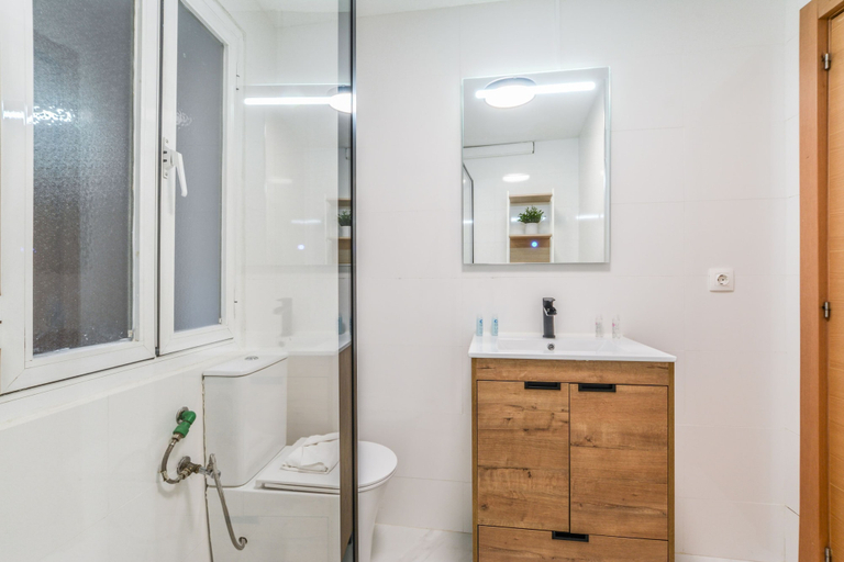 Room 2, C Plaza de Espa a 3A, Madrid