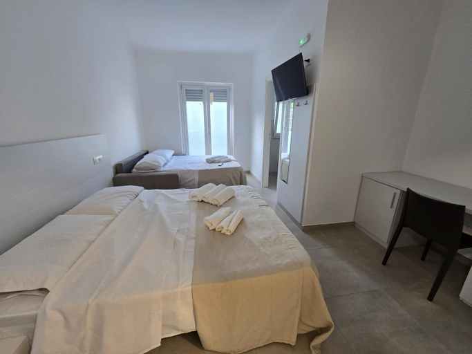Others 1, Albergo Miva, Cosenza