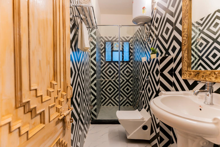 Bathroom 4, Wanderlust A Boutique Homestay, Udaipur