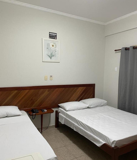 Bedroom 3, Hotel Mariachis, Passos